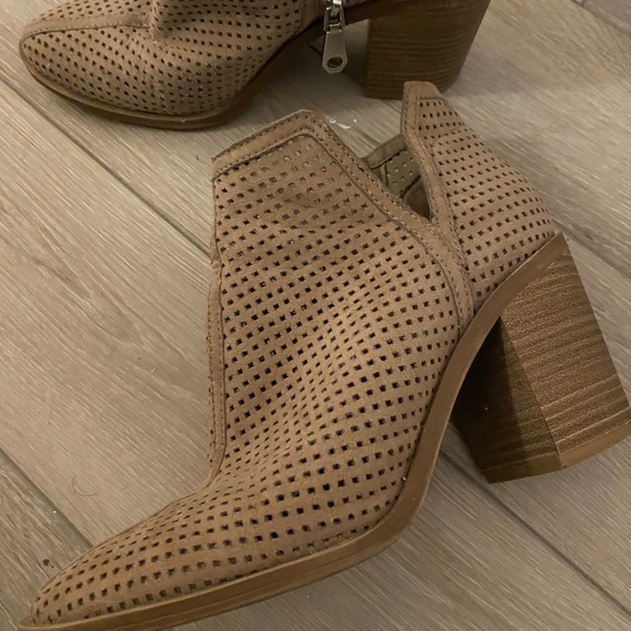 Dolce Vita Booties 7 - Picture 1 of 4